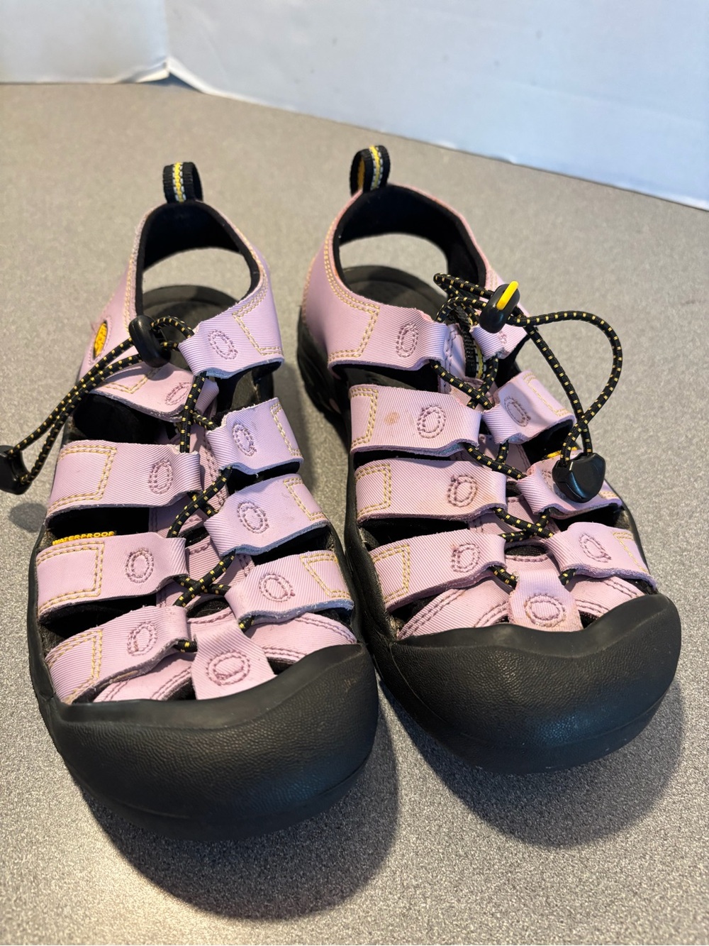 Keen‎ Women’s/Kids Closed-Toe hiking/water Sandals in Light purple/black SZ 5